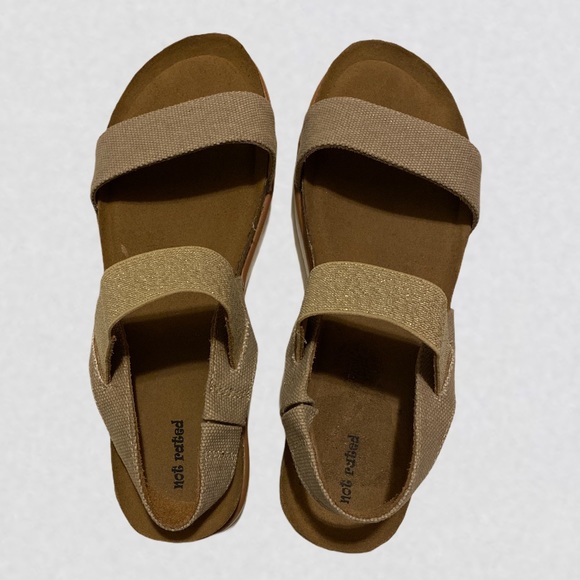 Not Rated Platform Sandals - Picture 2 of 7
